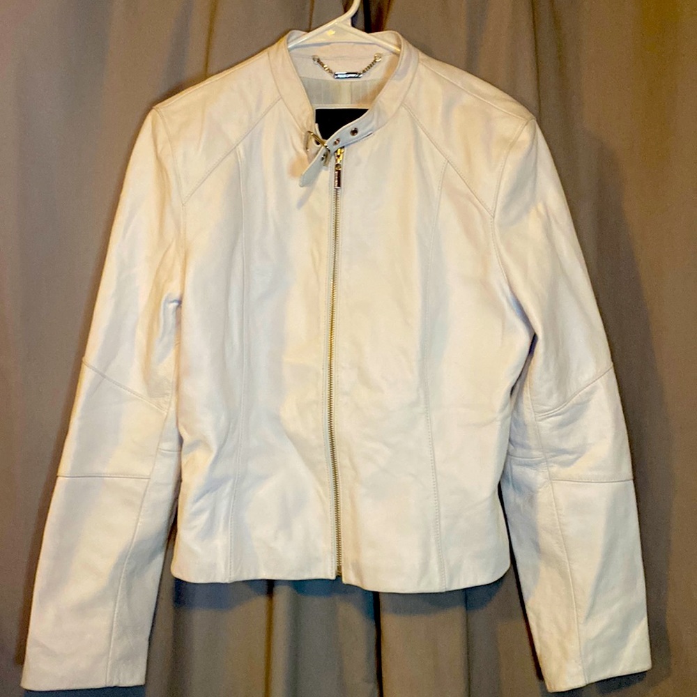 Wilson Leather white adorable coat . Size L